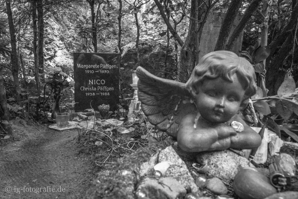 Nico Velvet Underground Grab Selbstmörder Friedhof Grunewald Forst