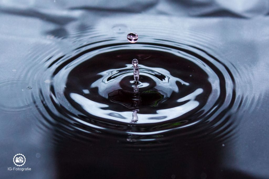Wassertropfen-Fotografieren-mit-Blitz